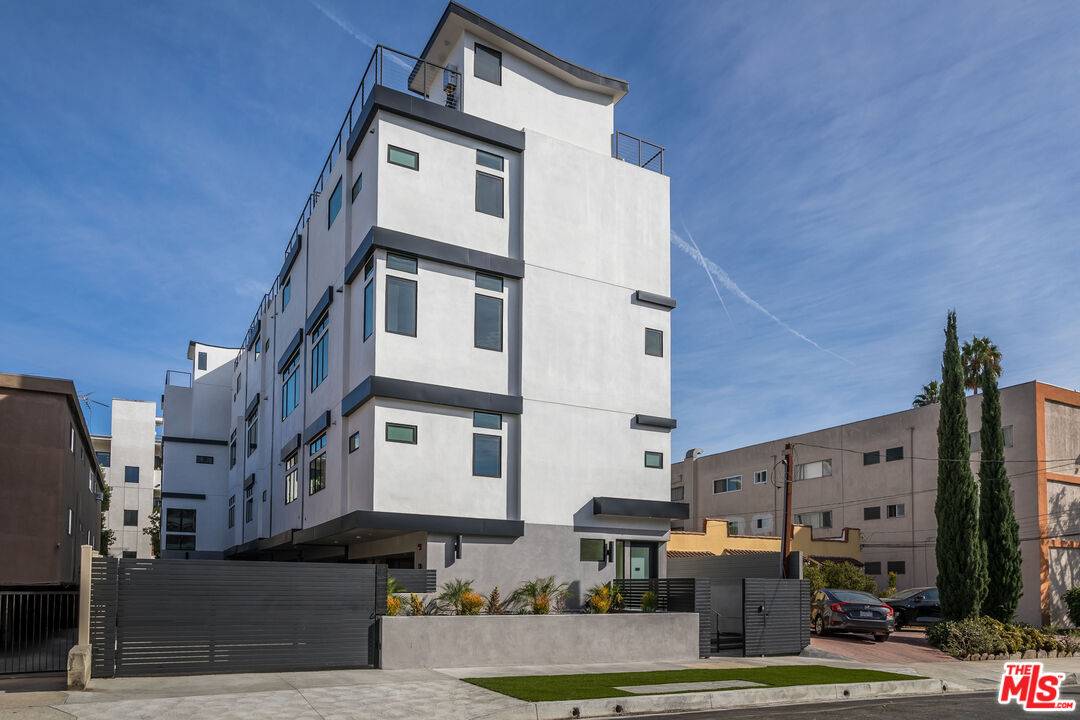 1318 1/2 N Vista St 3BR Hollywood Hills East La