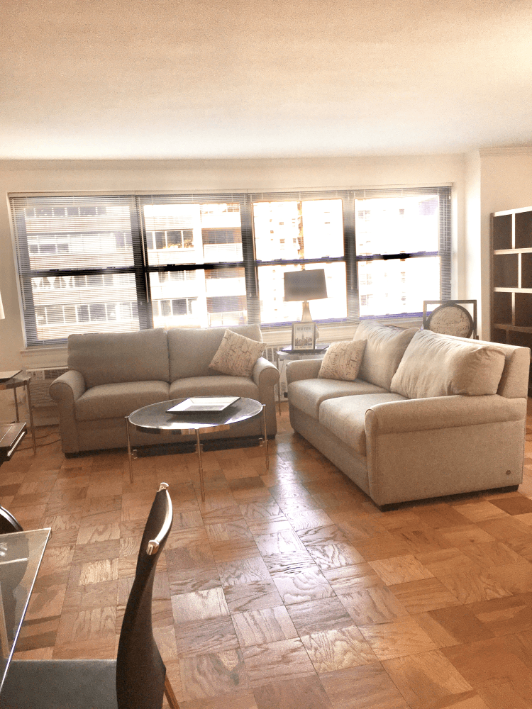 Move right in to this comfortable Jumbo Studio which easily converts to a 1 Bedroom.