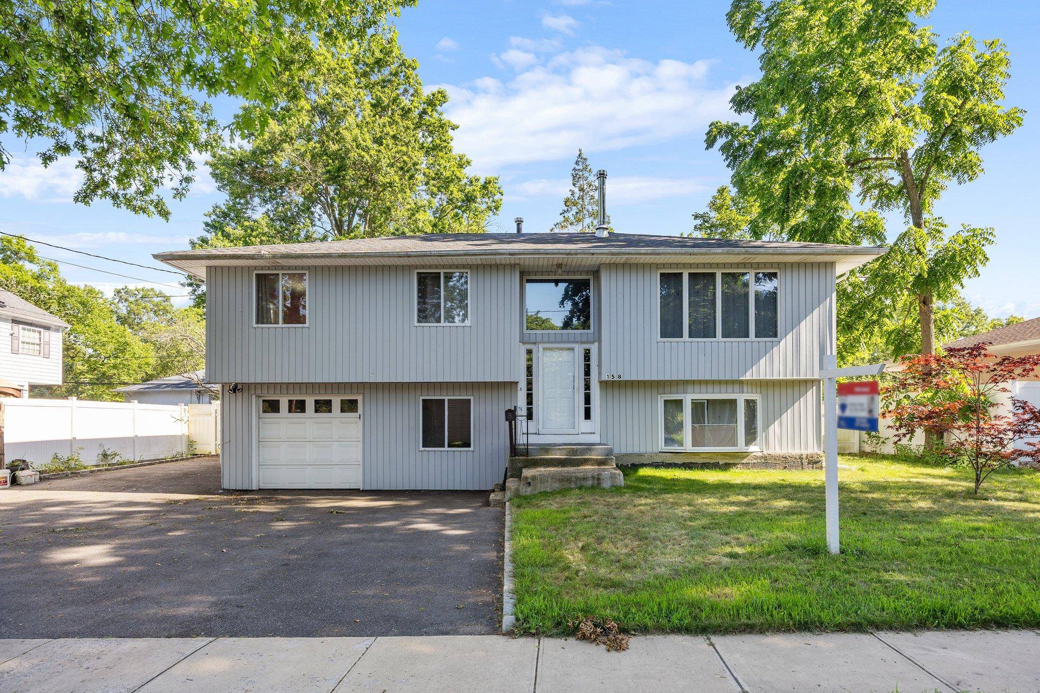 Beautiful High Ranch with approx.