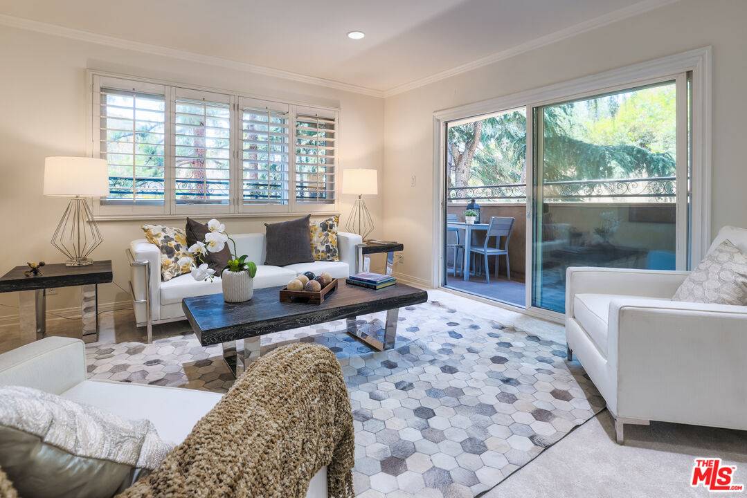 6700   Hillpark Dr 2BR Hollywood Hills East La