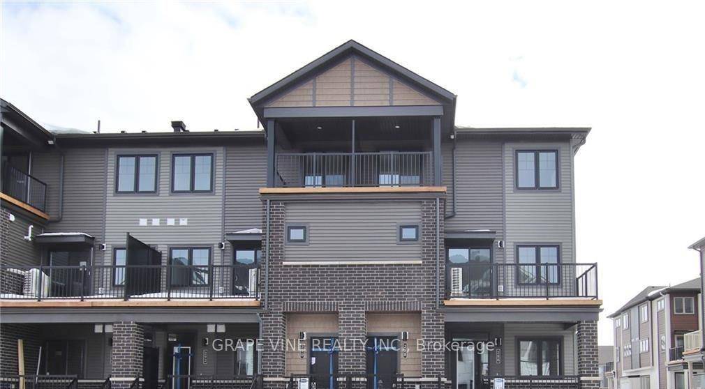Modern 3 Bedroom End Unit Bright, spacious and elegant !