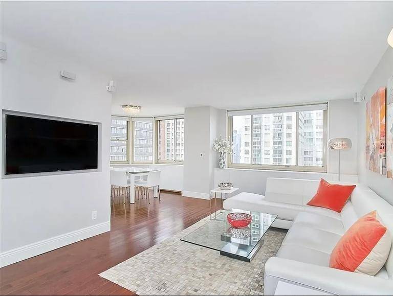 Spacious, Gut Renovated, 2 bed, 2 bath Prime Lincoln Center 30 Lincoln PlazaAPARTMENT FEATURES Full Gut RenovationFully FurnishedSpacious Open Floor PlanLarge Renovated Open KitchenViking Stove, Bosch Dishwasher and Sub Zero ...