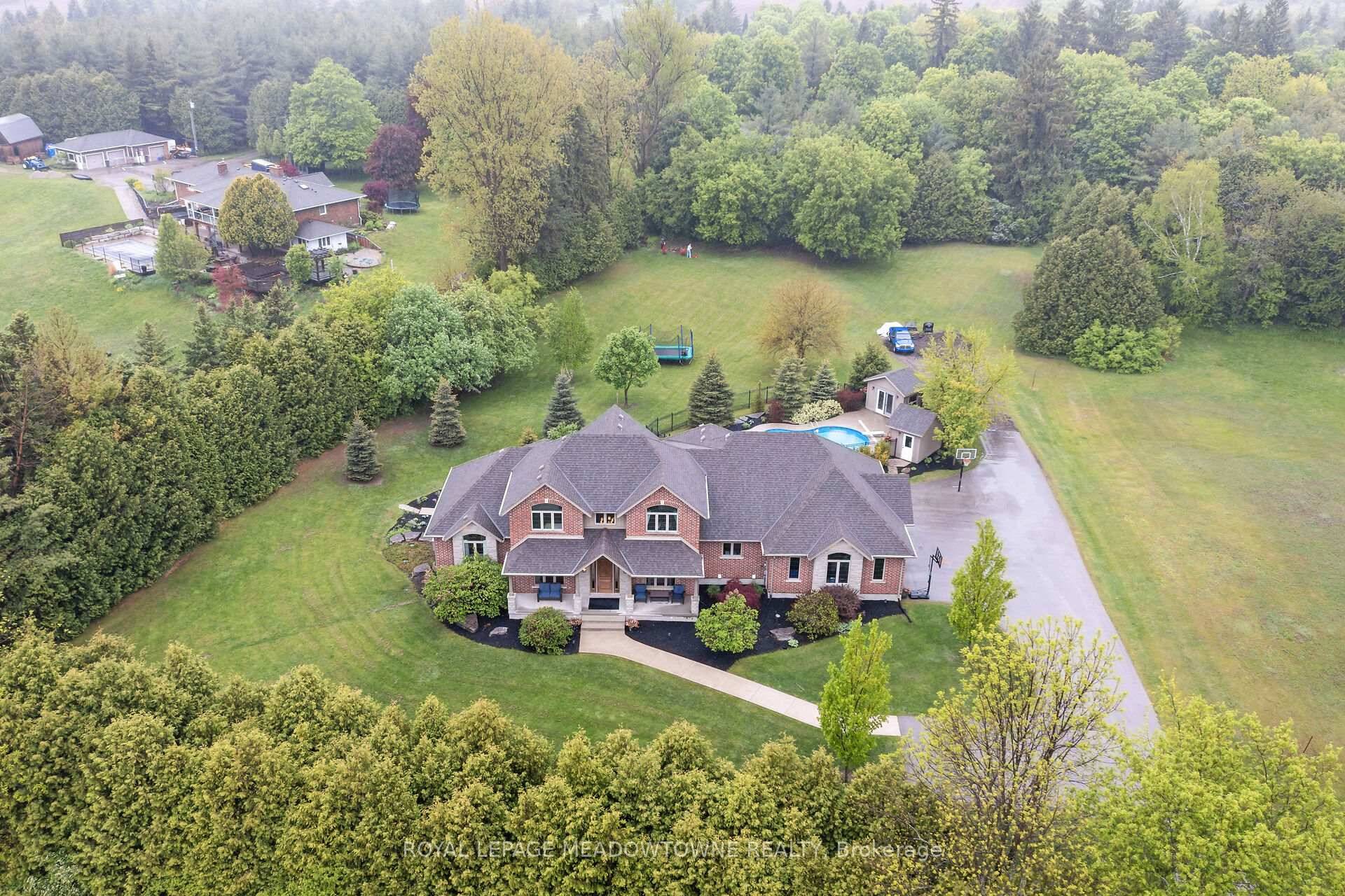 Unbeatable Location ! This rare and stunning 1.