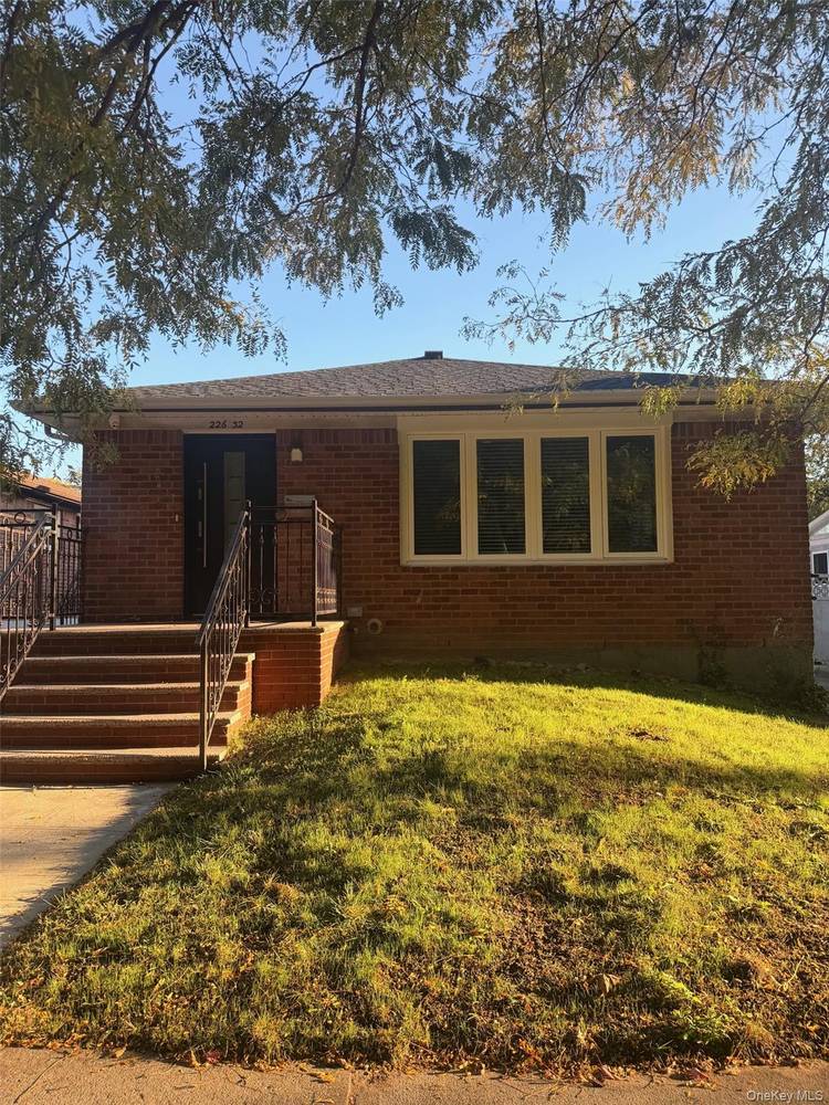 Welcome to this spacious amp ; fully renovated whole house rental in Oakland Gardens, offering a practical layout with comfortable living spaces and plenty of flexibility.