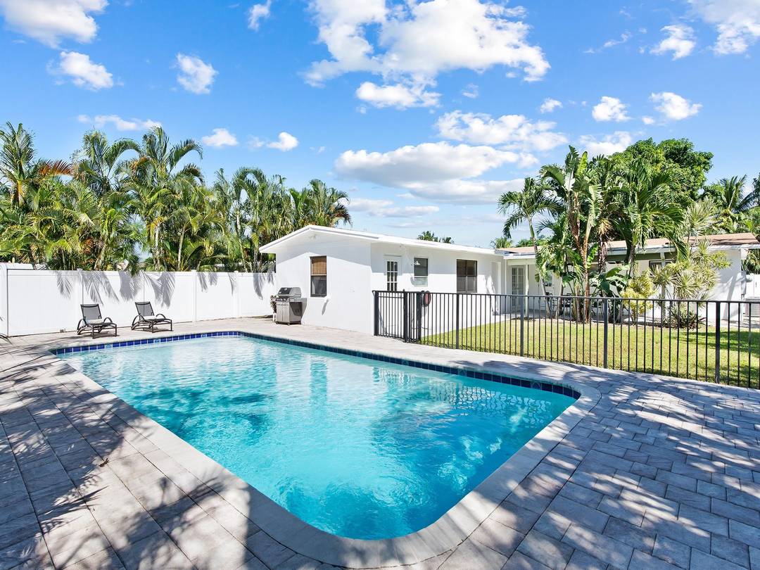 Spacious furnished 3BR 2BA pool home ideally located near Harbor Village, Publix, dining, and the beach.