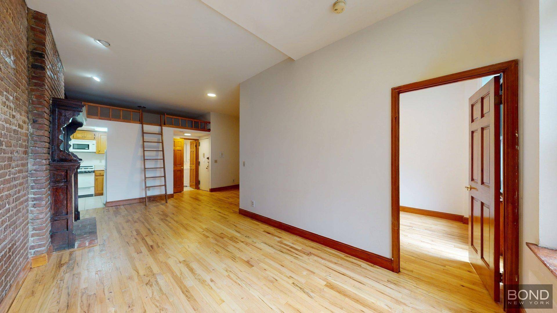 Large flexible 2 bedroom apartment featuring private terrace, separate kitchen, massive living room with a loft, exposed brick.