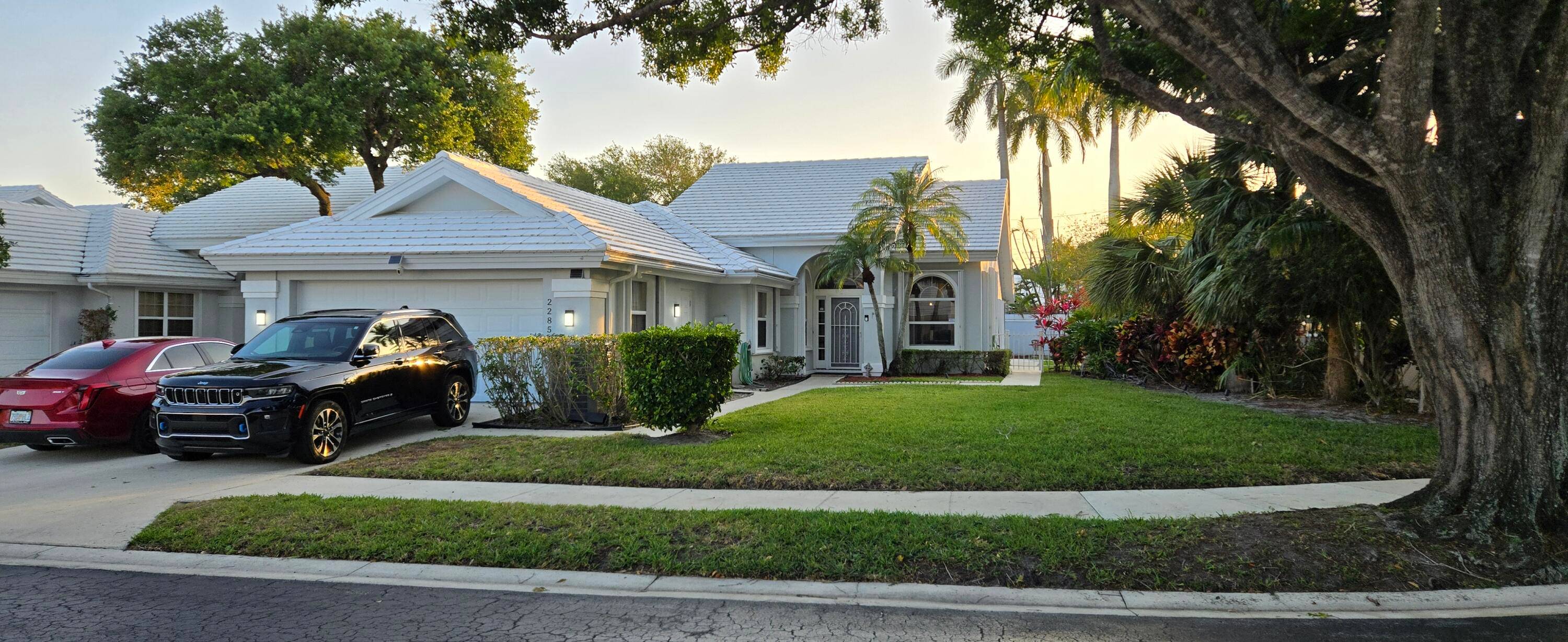 Pack your bags and bring your toothbrush, this property is ready for a new owner.