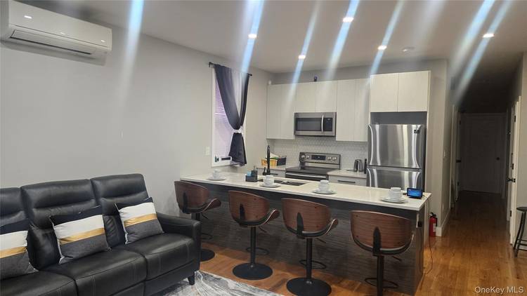 Renovated 3 bedroom, 2 full bathroom, 1st floor duplex apartment, Brooklyn.
