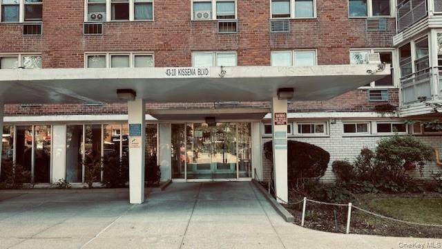 Flushing Downtown Sunlit Corner 2Br 2Bth with balcony amp ; All Utilities, !