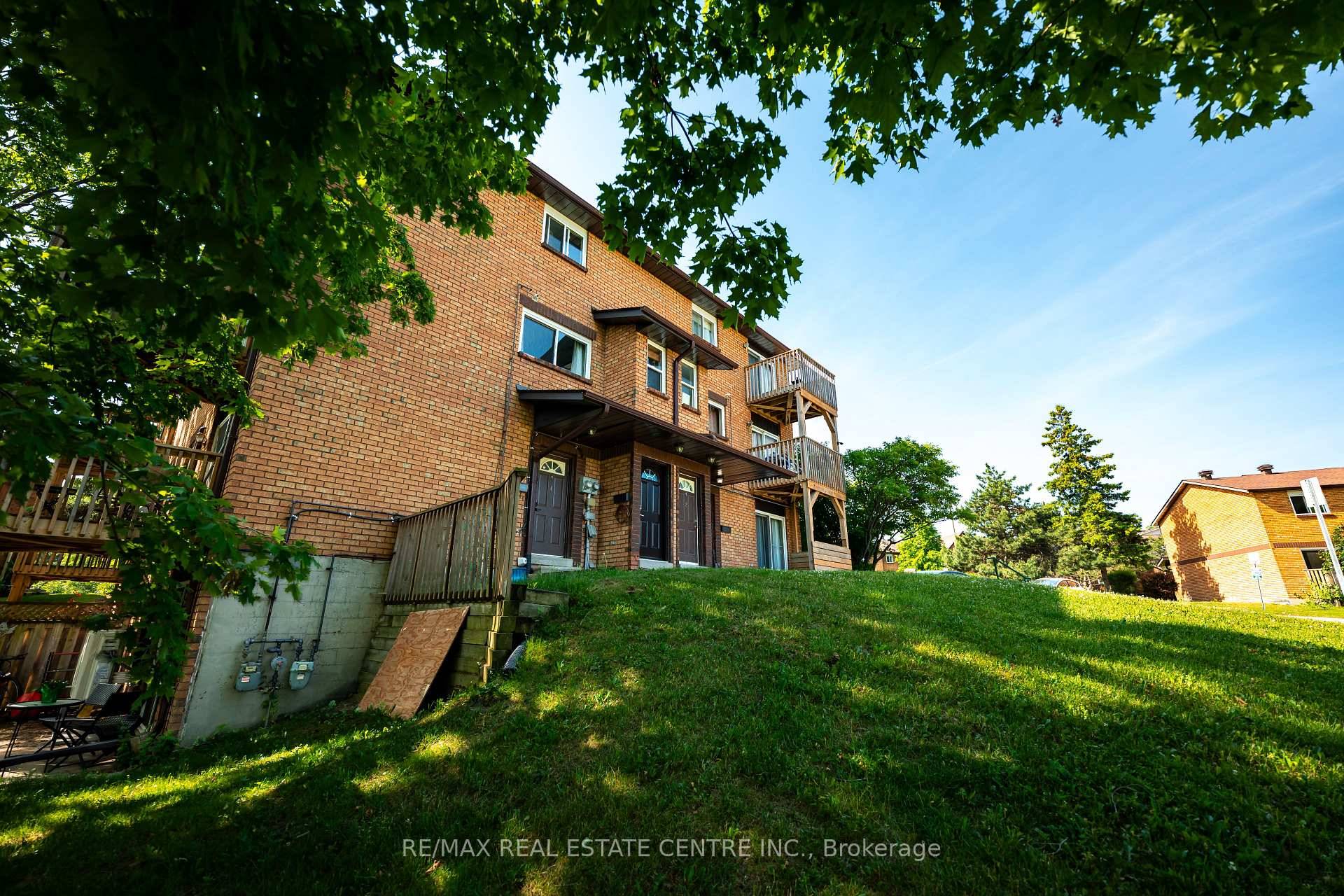 Updated 3 bedroom, 2 level condo in the desirable Timberwalk community with stunning Lake Simcoe and city views.