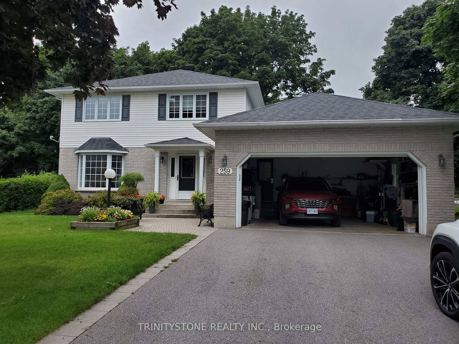 Welcome to this beautifully updated and spacious home offering over 2, 600 sq ft of comfortable living in the heart of Carleton Place one of the Ottawa Valley's most desirable ...