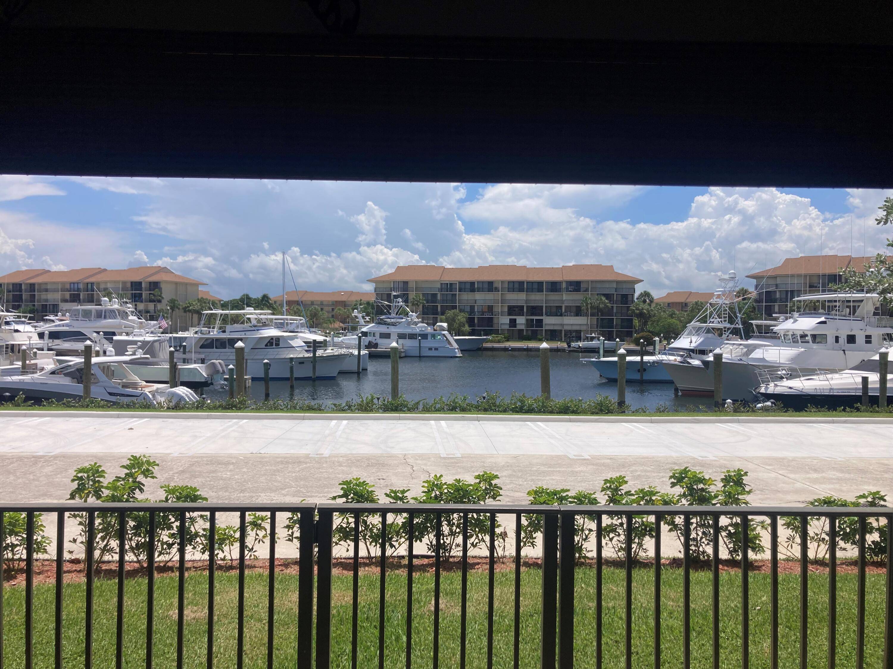 Great seasonal beach area rental 30 second drive to beach.