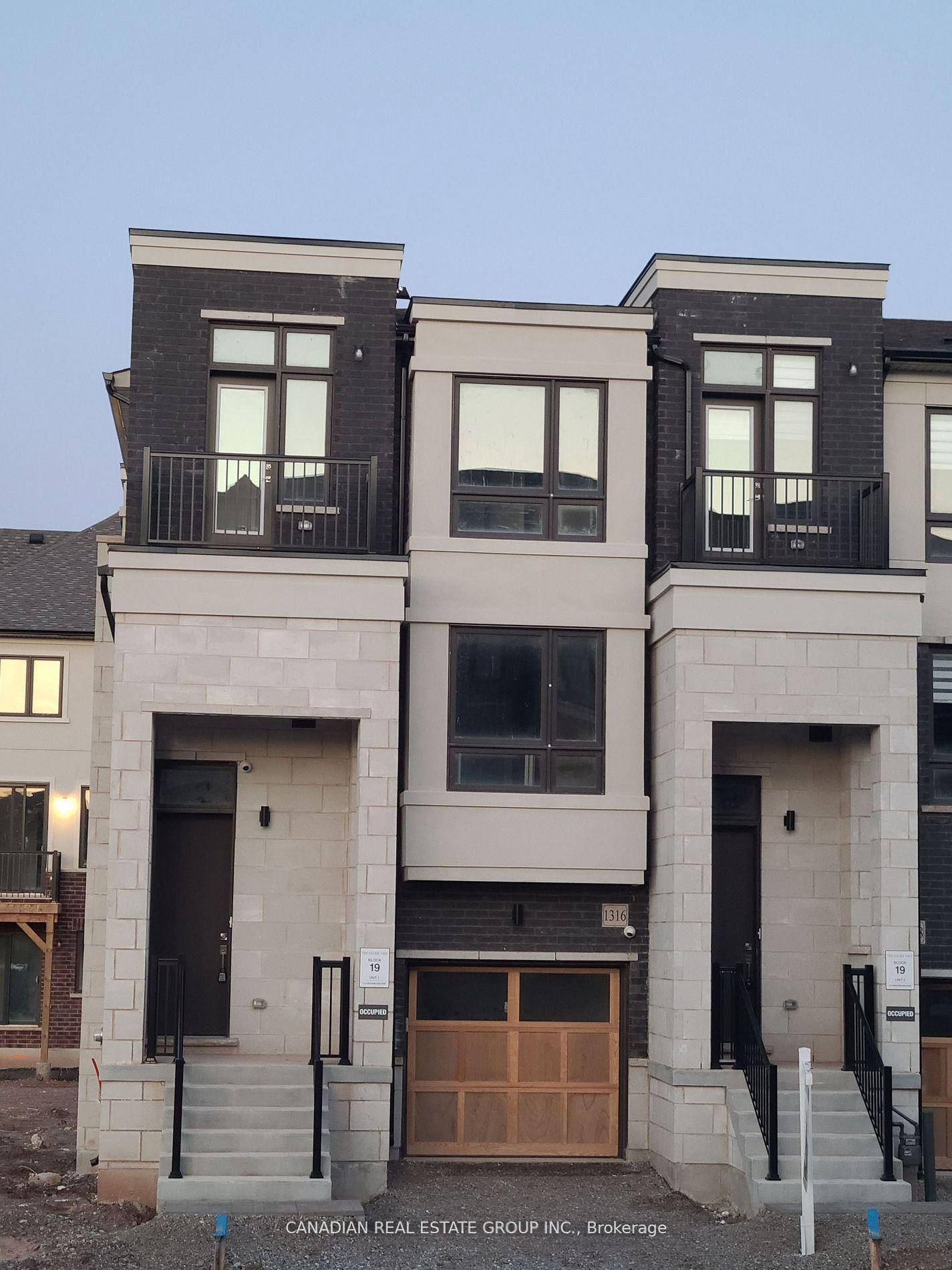 Stunning 4 Bedroom amp ; 4 Bathroom Townhome in Oakville !