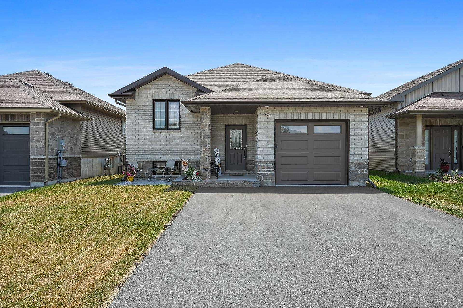 Welcome to 25 Cedar Park Crescent !