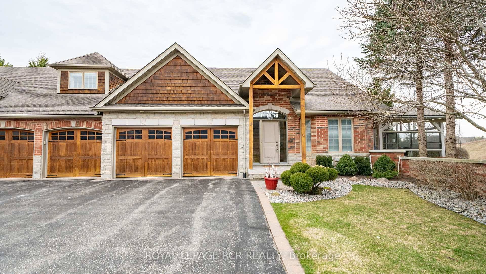 Situated in Palgrave, in the town of Caledon, Legacy Pines offers the allure of a private village enclave located in a convenient semi rural setting.