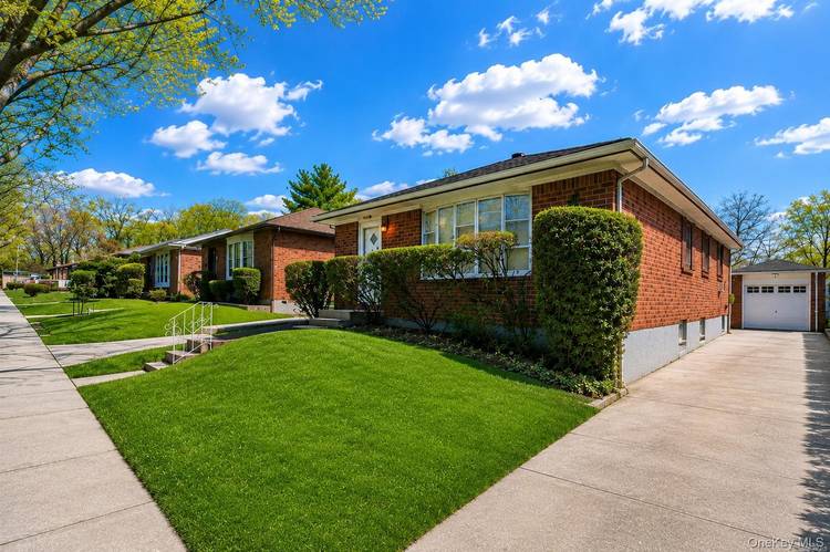 Whole House Rental 5 Bedrooms 3 Full Bathrooms 2 Washing Machines Private Driveway 1 Car Garage Beautifully Renovated Whole House for Rent in Prime Bayside Location !