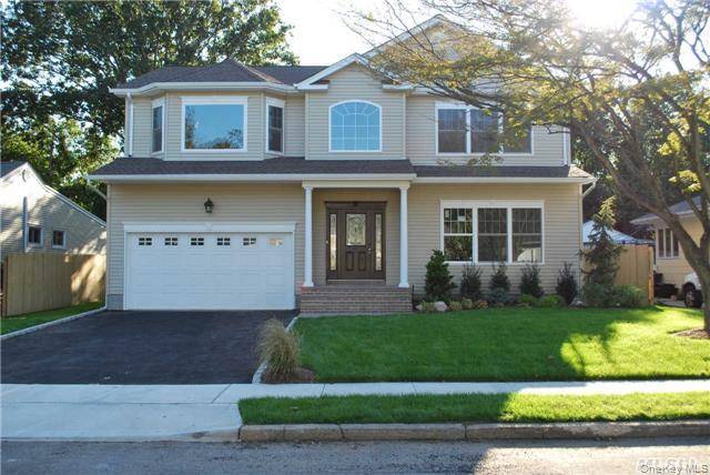 This oversized full house rental in North Bellmore, NY is centrally located with convenient access to shopping, schools, and transportation.