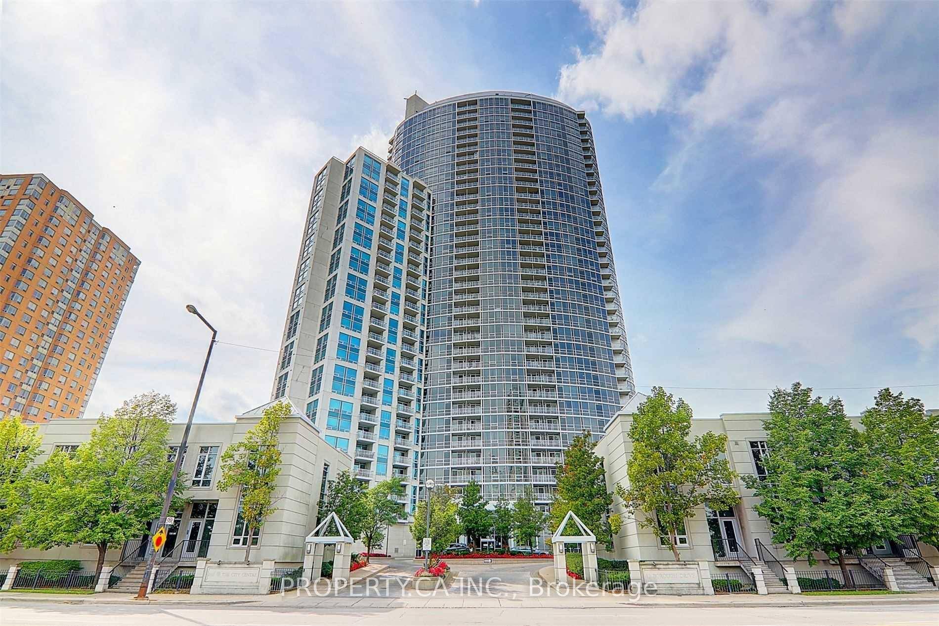 Beautiful Tridel Built 2 Bed Den w 2 Bath amp ; Amazing Southern Views of the Downtown Skyline amp ; CN Tower At 360 Degrees At The City Centre.