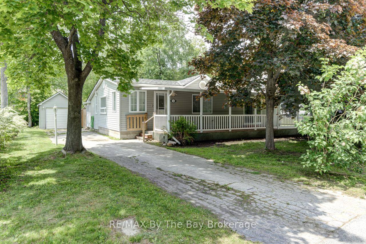 Welcome to 58 47th Street South, your new home in the heart of Wasaga Beach !