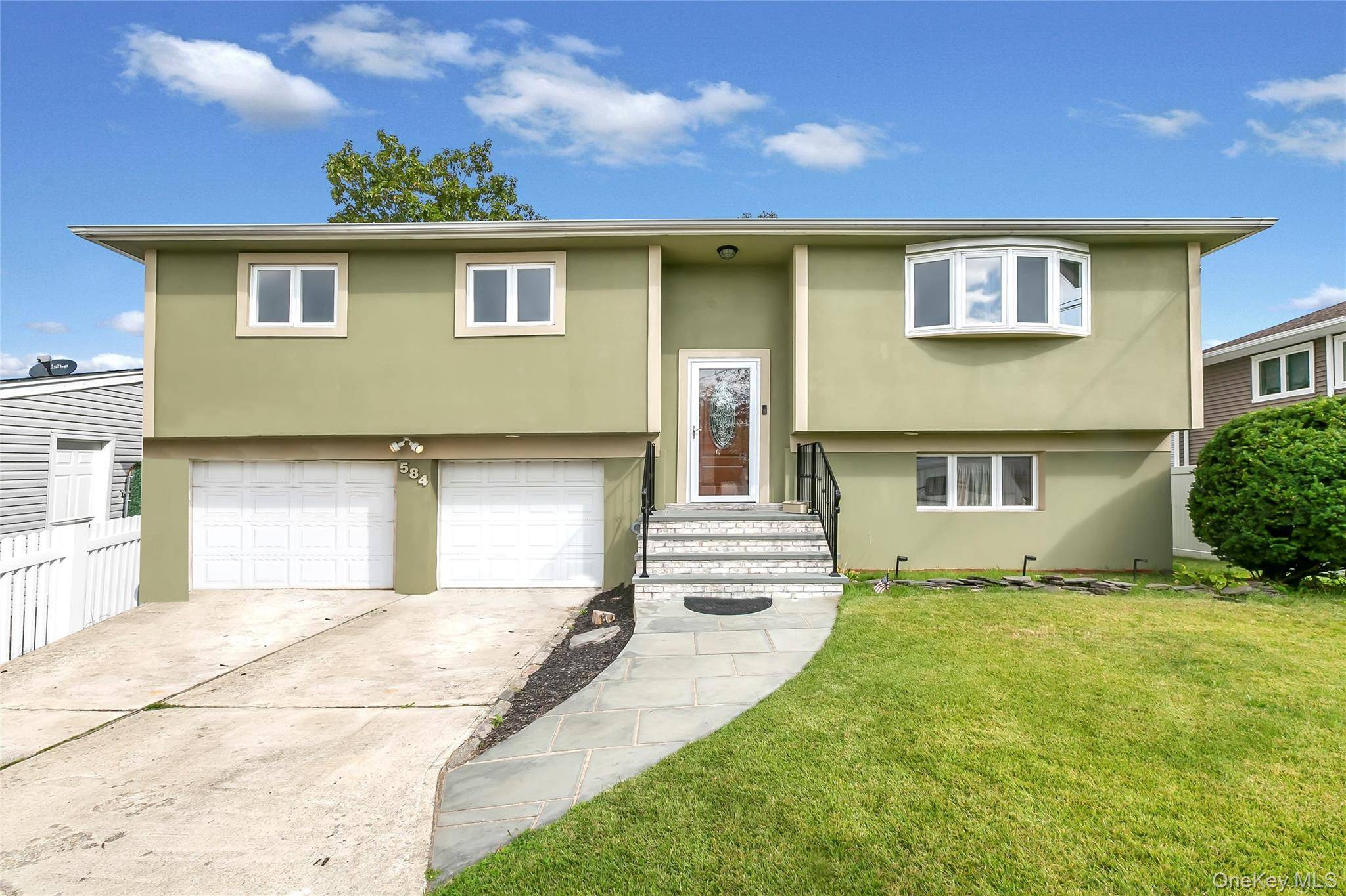 Wide Line Hi Ranch 4 5 Br, 2 Full Baths in Ocean Harbor.