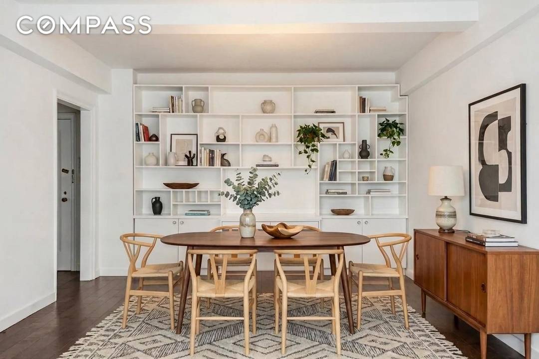 Bright Southern Exposure with River Views The furniture in the photographs has been virtually staged ; the apartment is shown in its true condition.