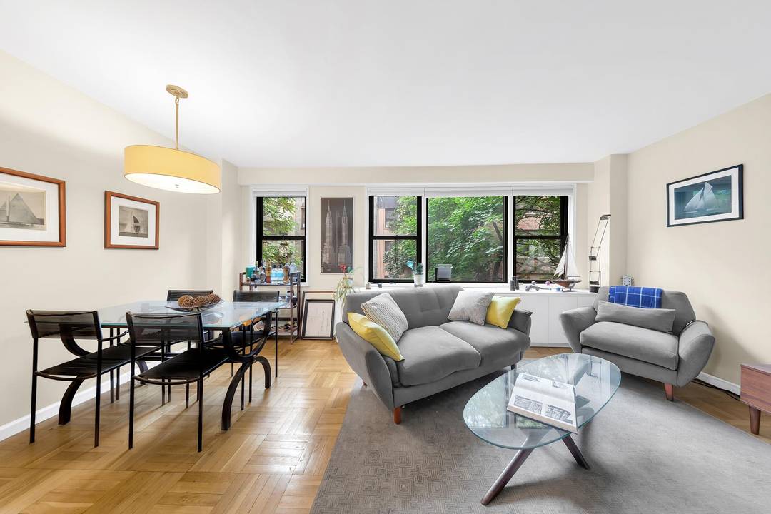 Bright amp ; Spacious Alcove Studio in Prime Midtown East Here's your chance to own this inviting alcove studio in a full service, pet friendly building in the heart of ...