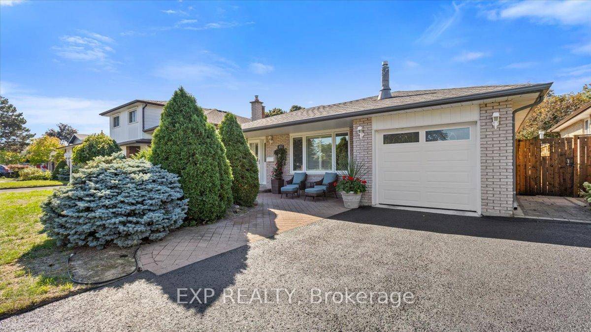 Welcome to 1452 Oneida Court, a lovingly maintained 4 level backsplit tucked away on a quiet court in the Samac neighbourhood of North Oshawa.