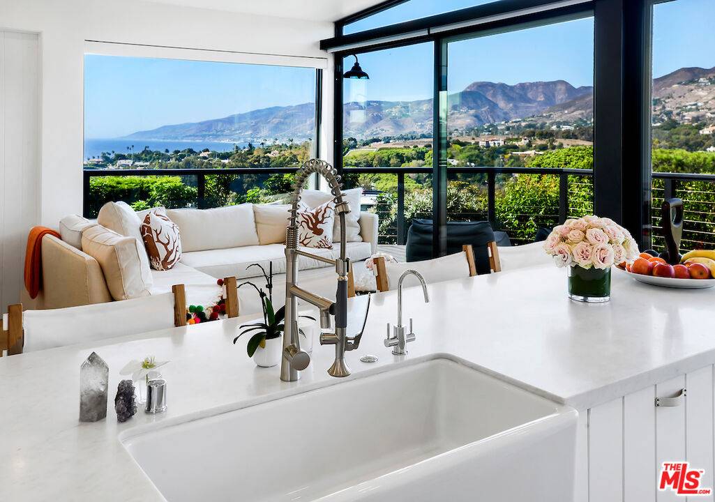 29500 Heathercliff Road 4BR Malibu La