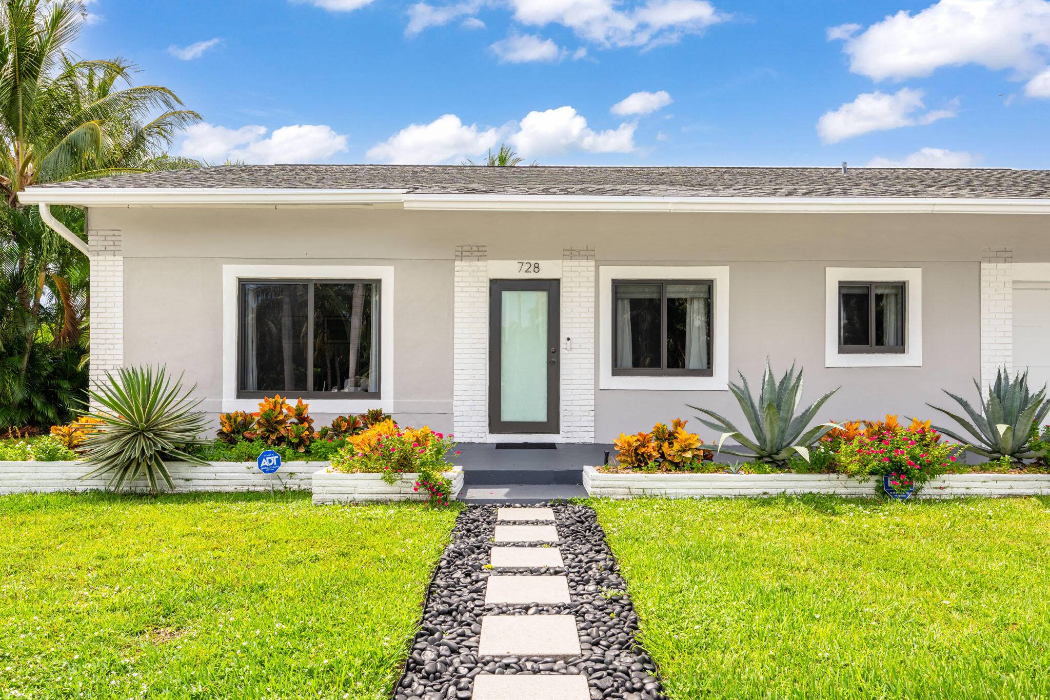Welcome to this beautifully updated 2 bed, 2 bath home in the heart of Boynton Beach.