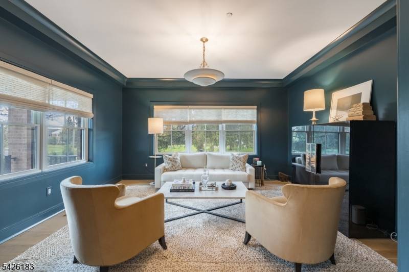 STUNNING END UNIT SUMMIT TOWNHOUSE BOASTING LUXURIOUS FINISHES AMAZING IN TOWN LOCATION.