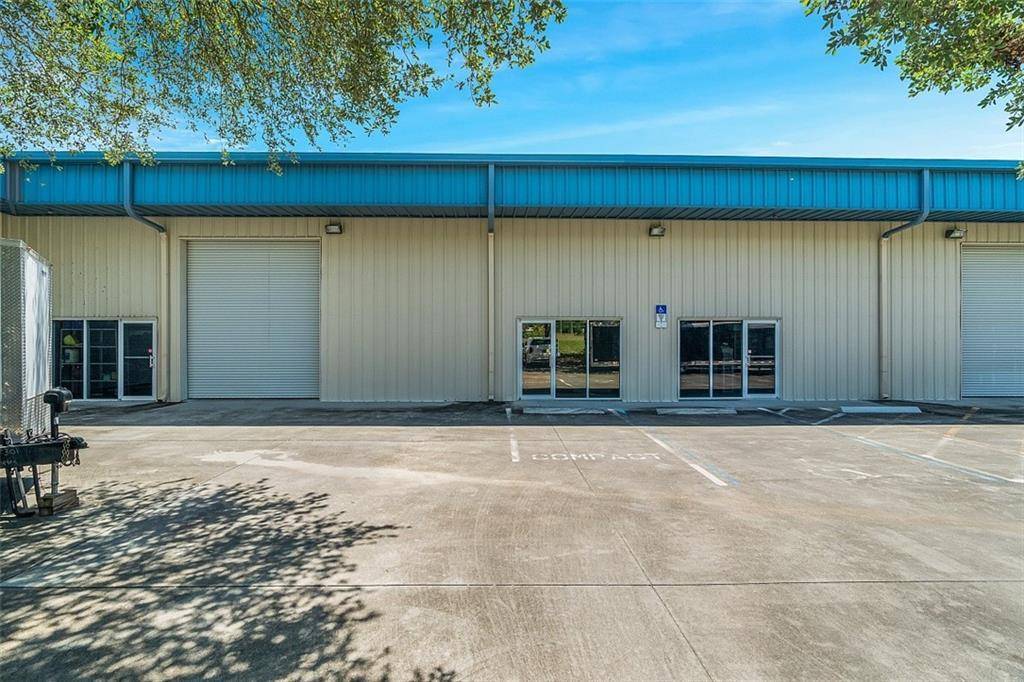 6200 SF Commercial Building in Vero Beach !