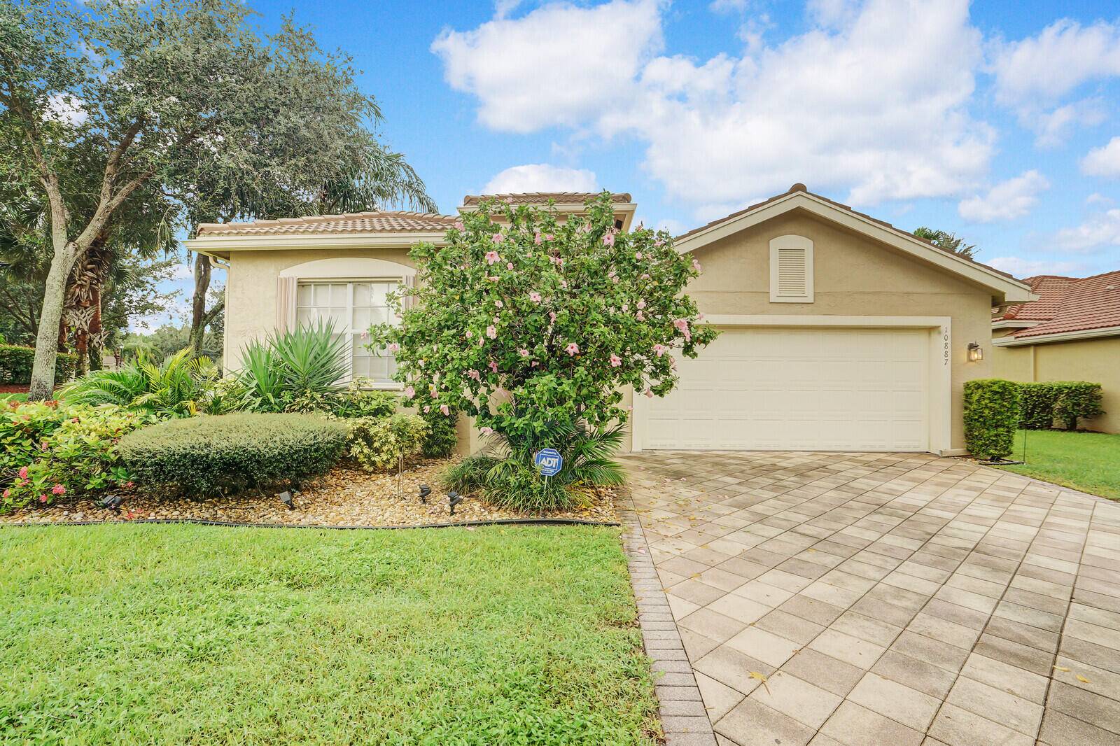 Discover the perfect blend of luxury and comfort in this pristine 3 bedroom, 2 bath Sophia model, nestled within a sought after GL community.