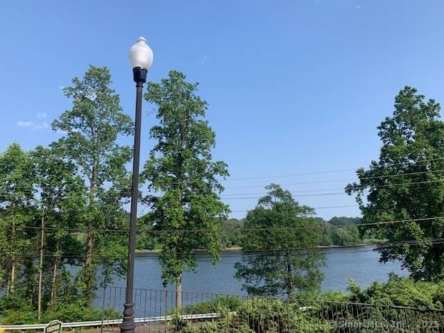 Welcome home to River Ridge !