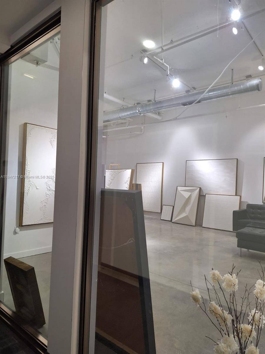 Wynwood Atriums is a chic, fully furnished micro unit located in the heart of Miami's vibrant Wynwood Arts District.