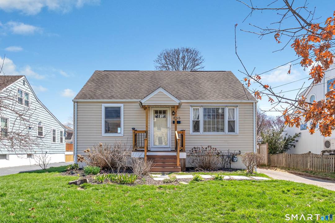 Location, Location, Location close to the beach, shops, restaurants, transportation, train.