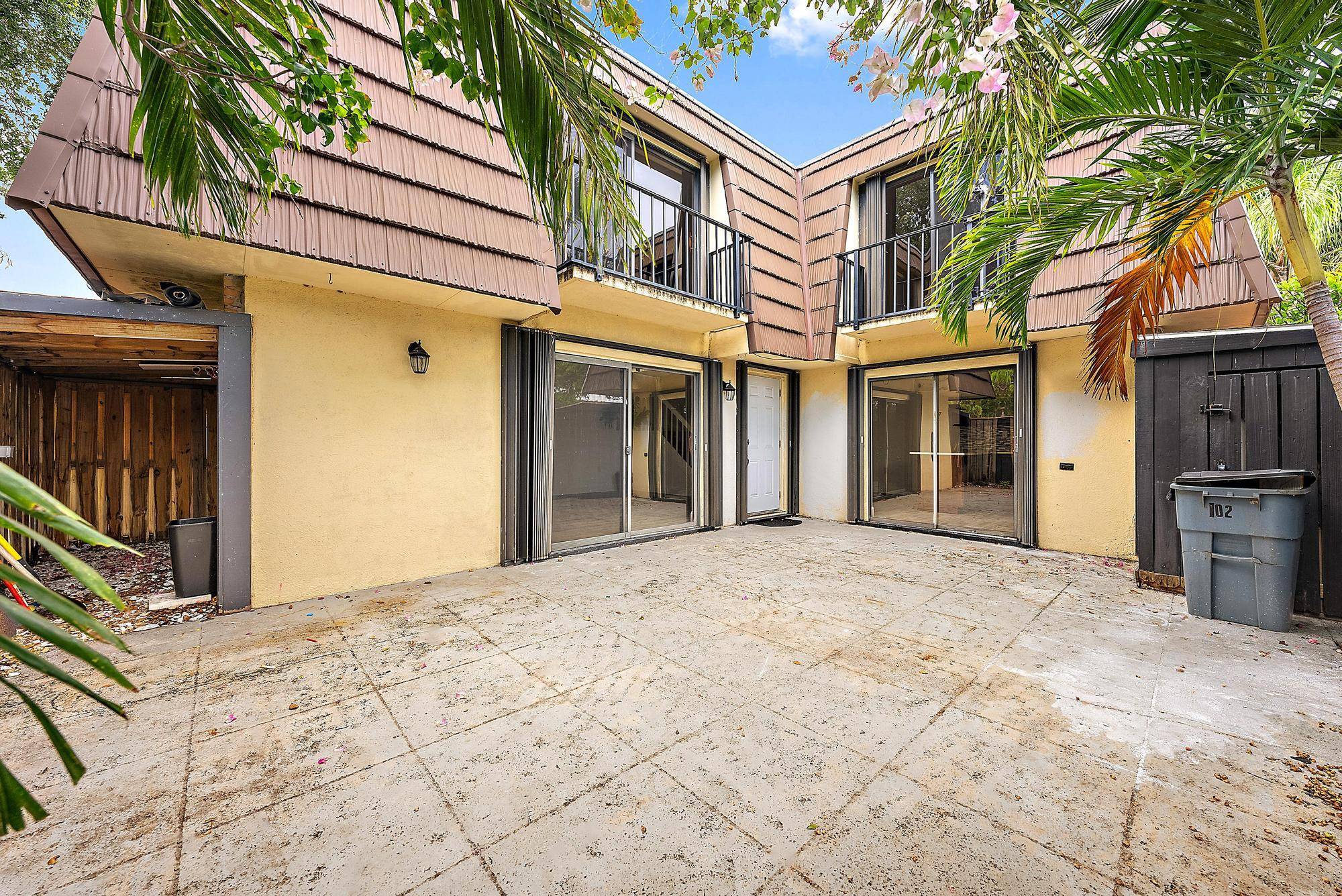 Beautifully updated townhome for sale in the heart of Palm Beach Gardens.