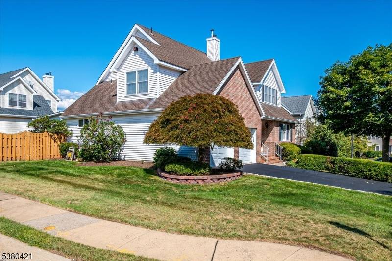 Welcome to this beautifully maintained Devonshire Colonial in the highly desired Majestic Knolls community.
