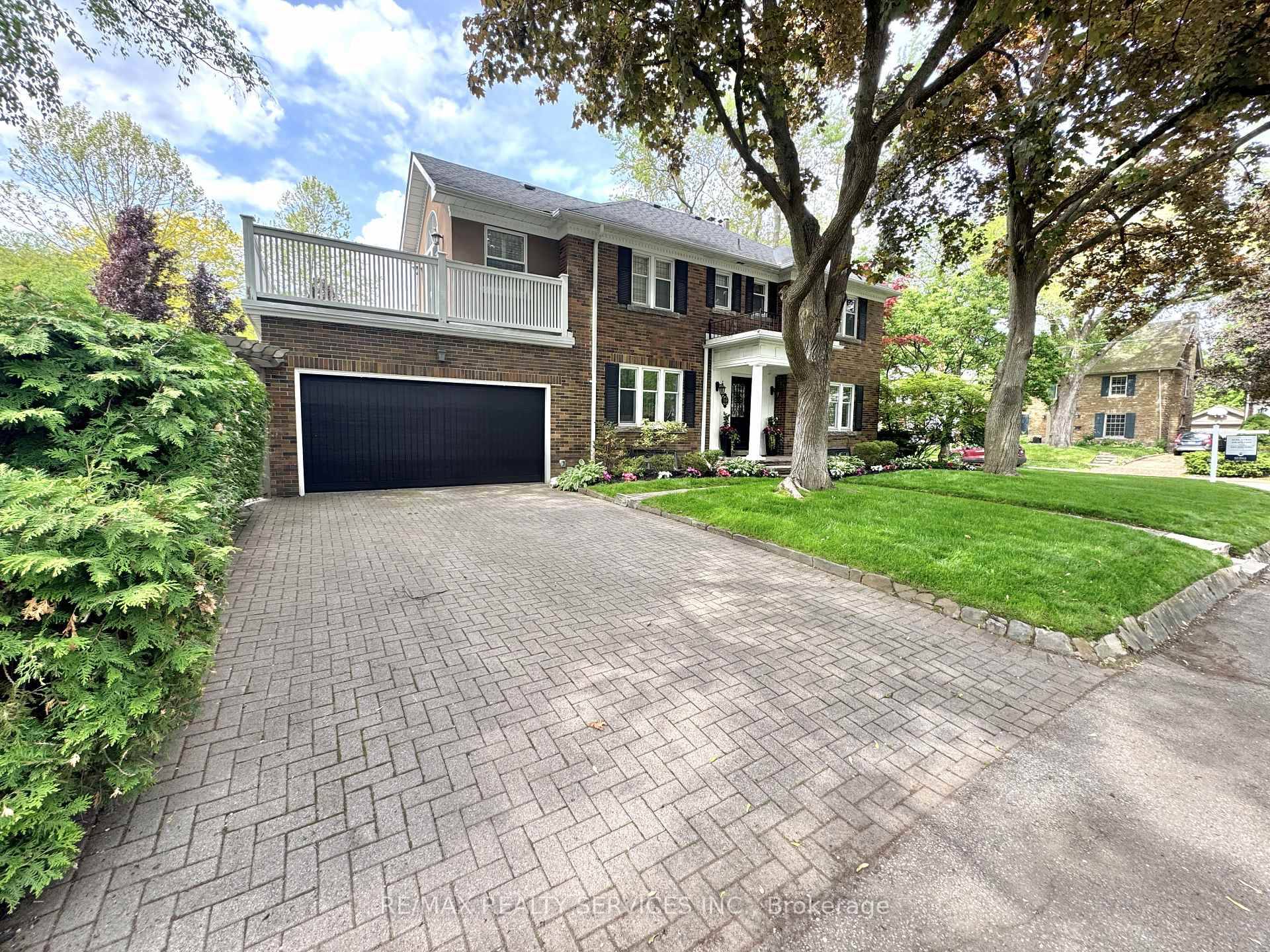 Nestled in Toronto's prestigious neighbourhood of The Kingsway, sitting on a quiet street just off The Kingsway South of Dundas, is this timeless and elegant centre hall home exuding the ...