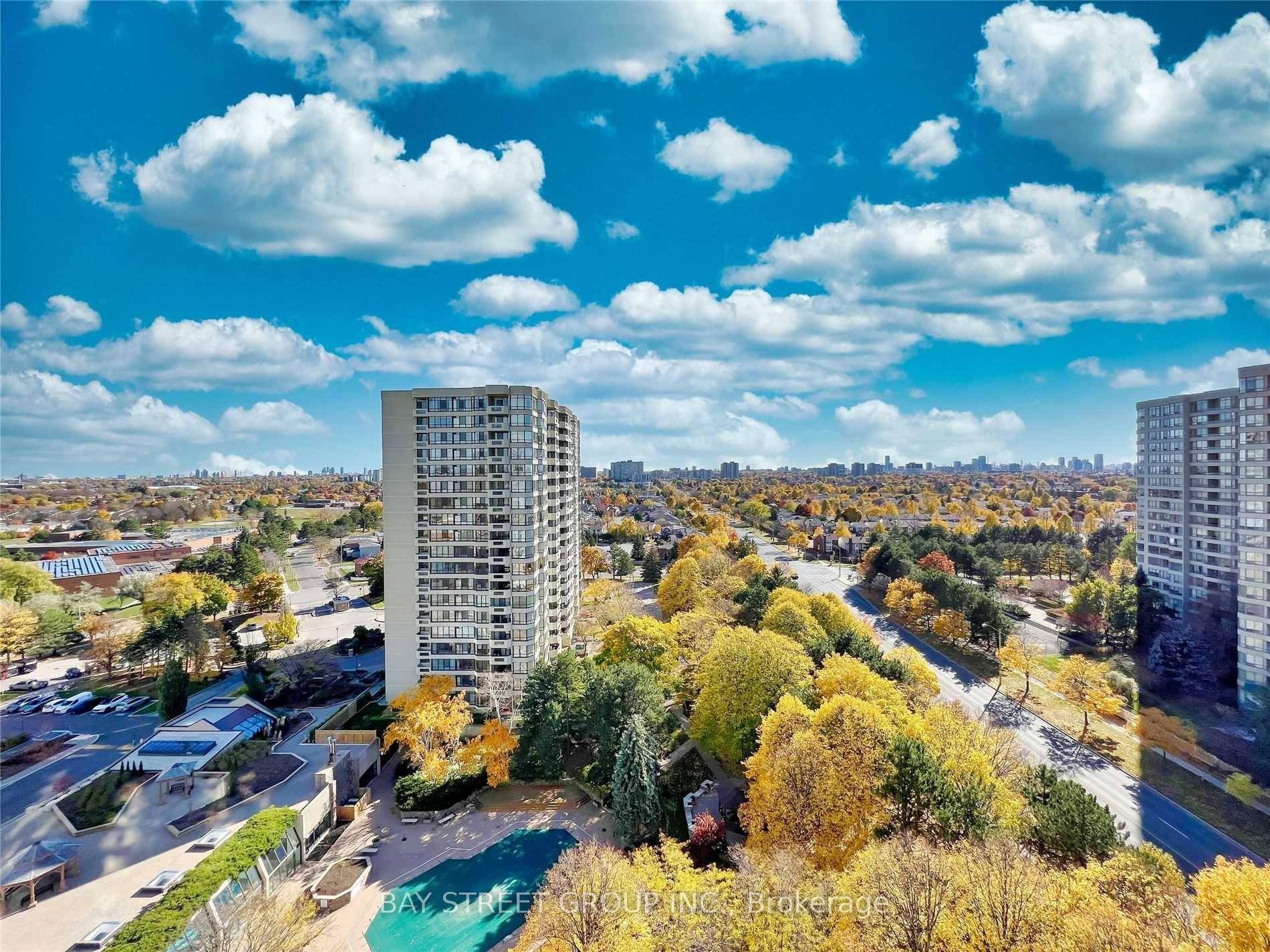 Newly Renovated Condo Features With Bright amp ; Spacious 2 Bedroom Solarium w 2 full baths and Beautiful South View.