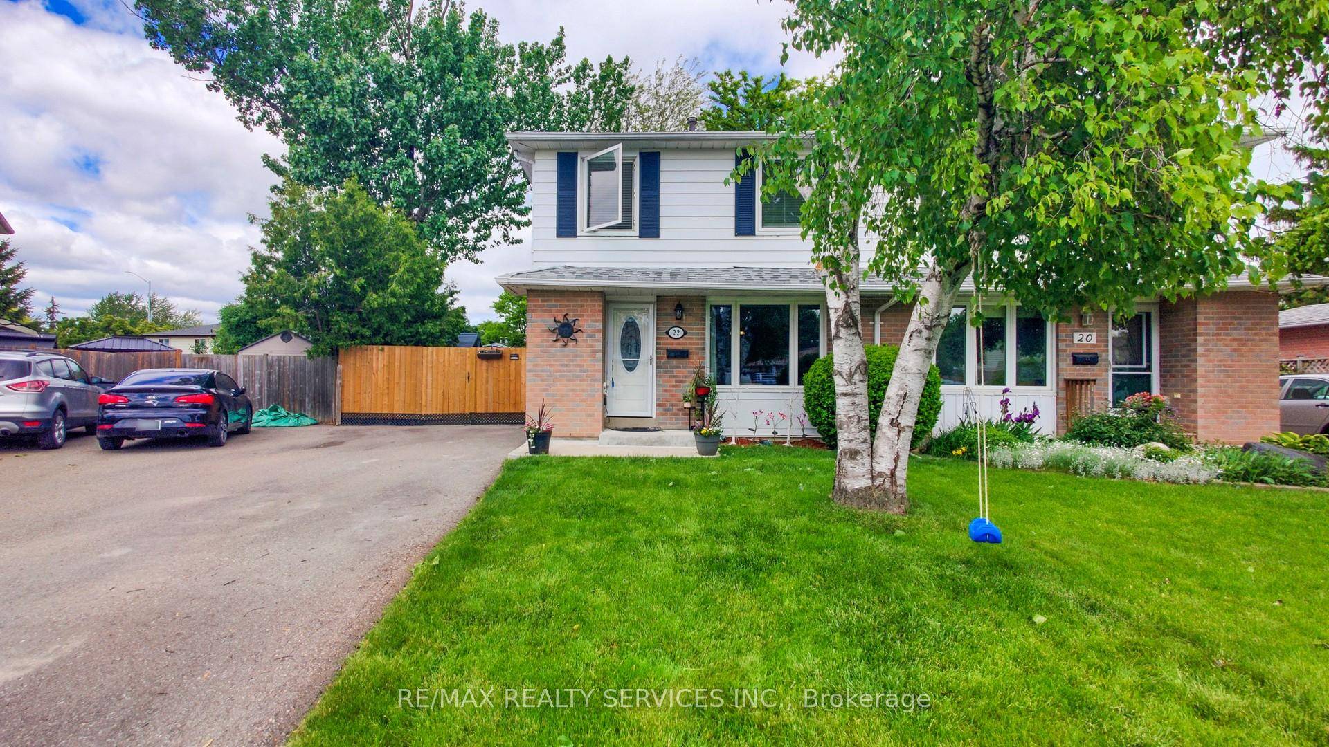 Welcome home to 22 Glengrove Court, an immaculate 4 bedroom, 3 washroom semi detached gem nestled on a quiet, family friendly cul de sac.