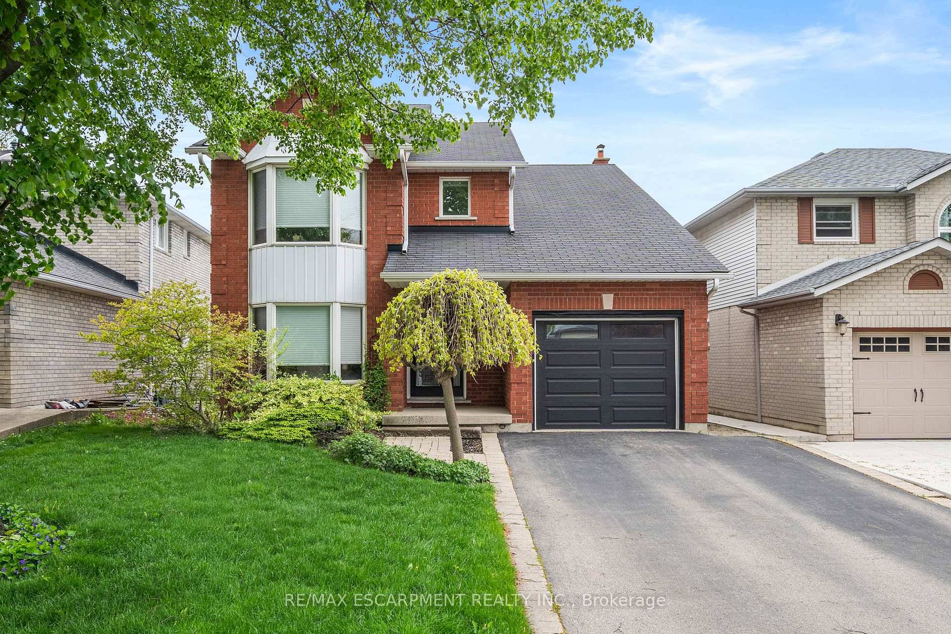 Discover this inviting single family home in Hamilton's sought after West Mountain community.