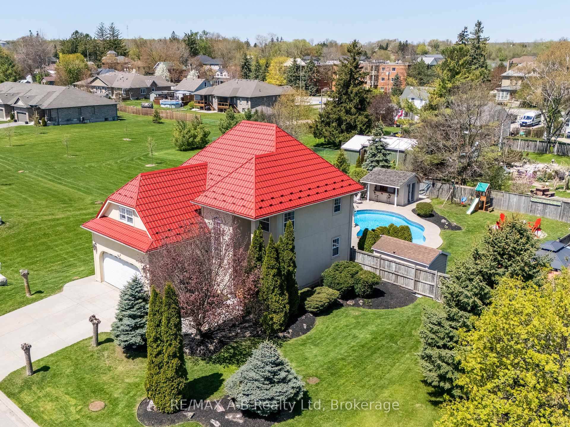 Stunning custom built R50 solid cement home located in a desirable neighbourhood.