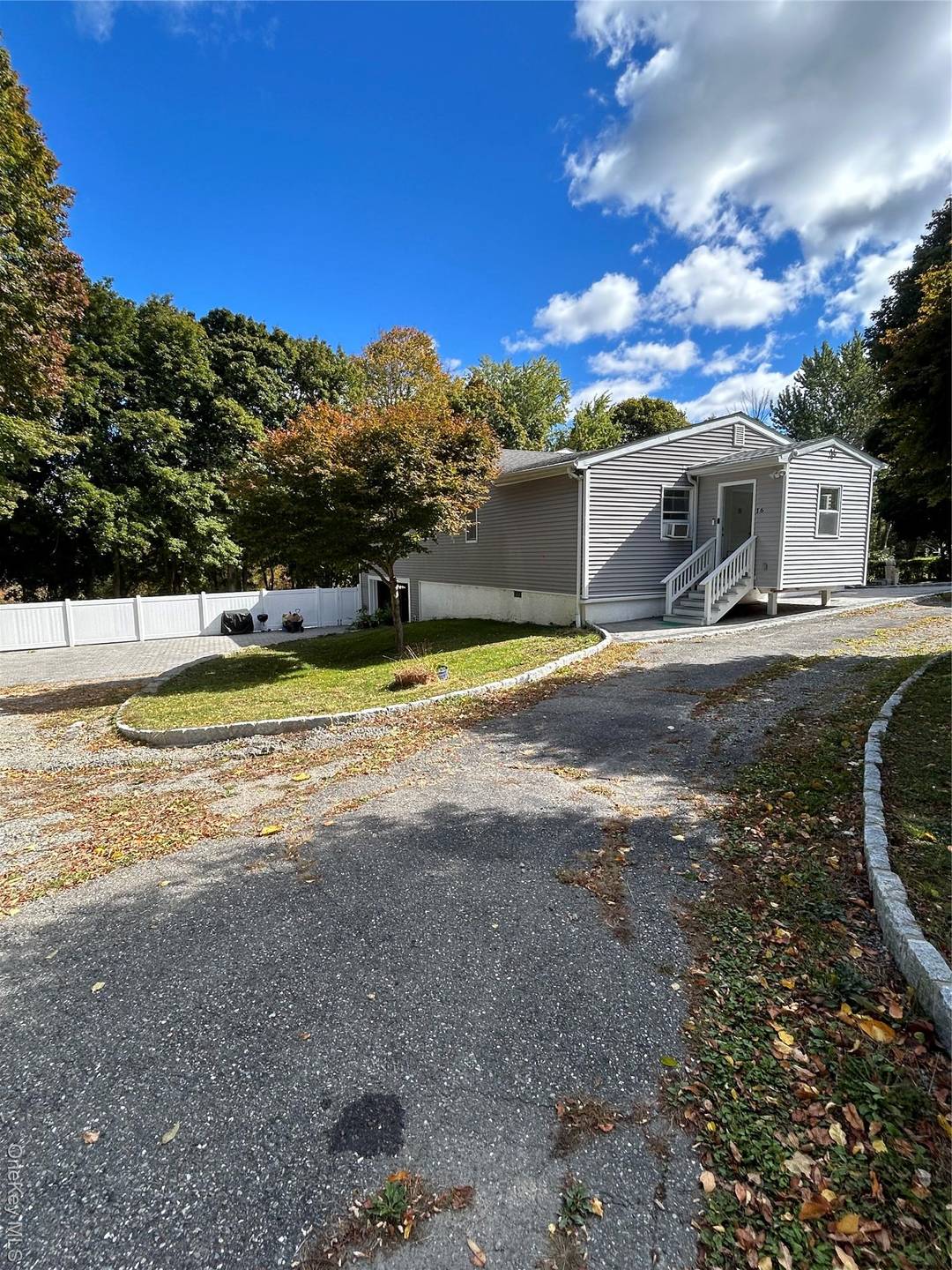 Nestled back on a private road sits this beautifully renovated 1999 3 Brm 3 Bth Ranch, with large rooms and an open floor plan makes it suitable for all occasions ...