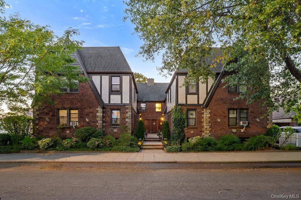 Welcome to a rare and exceptional investment opportunity in one of the most desirable areas of Bayside.