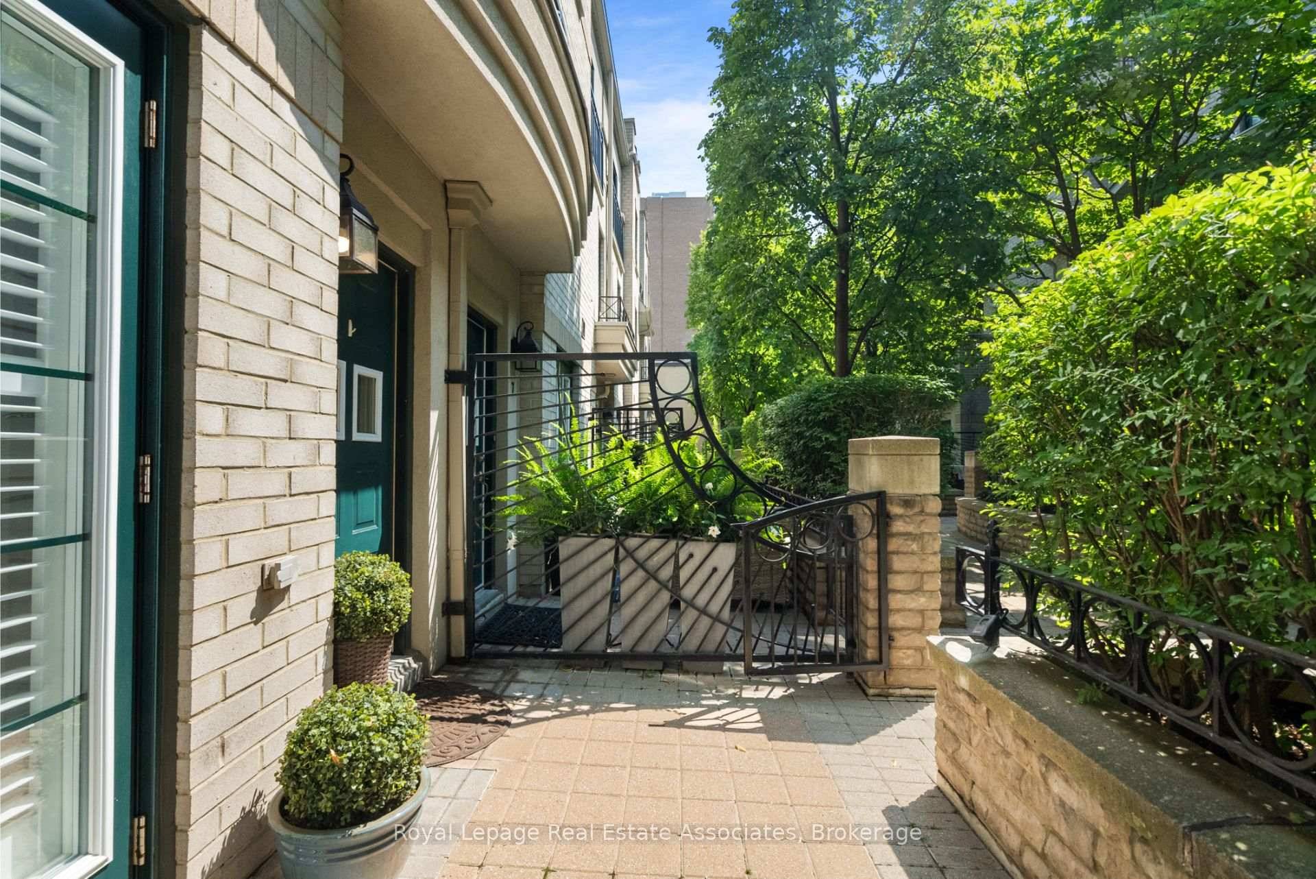 Welcome To 8 1 Baxter Street, A Rarely Offered Condo Townhome In The Gated Courtyards Of Rosedale, One Of Torontos Most Prestigious Neighbourhoods amp ; walking distance to Yorkville's upscale ...