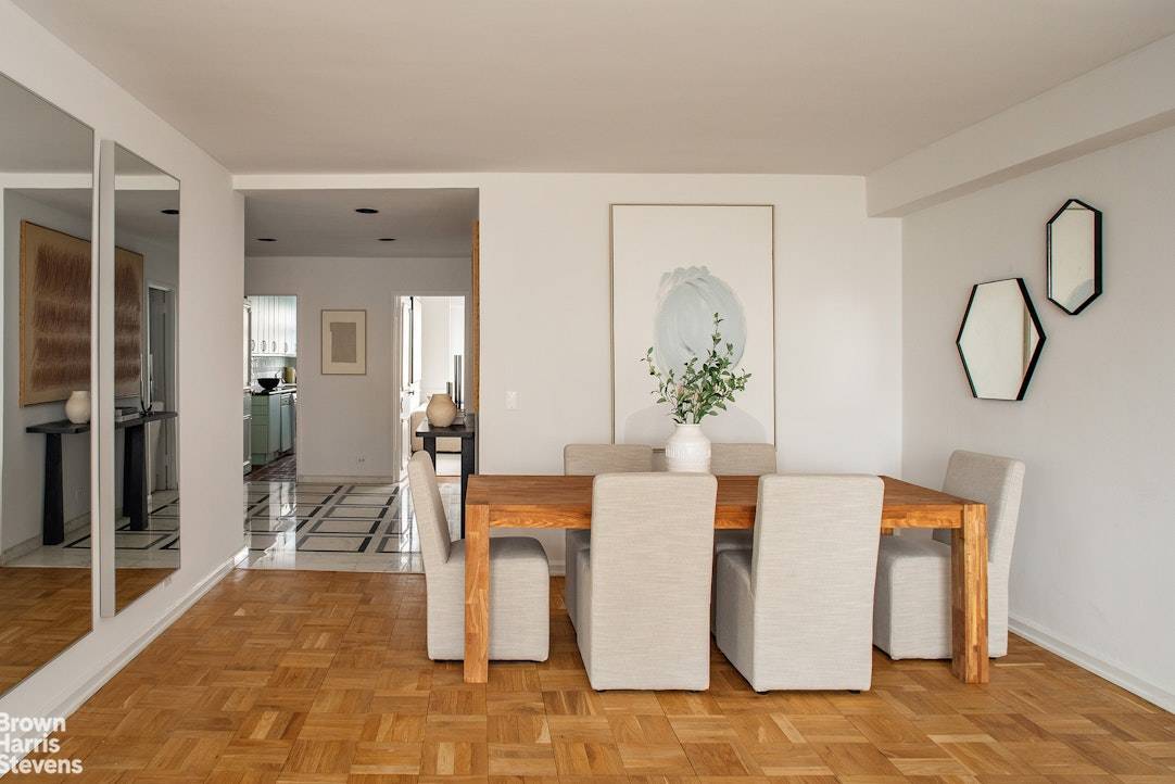 With its classic layout, generous space, large windows, as well as both East River and Sutton views ; Apartment 18F offers a comfortable and exclusive living experience.