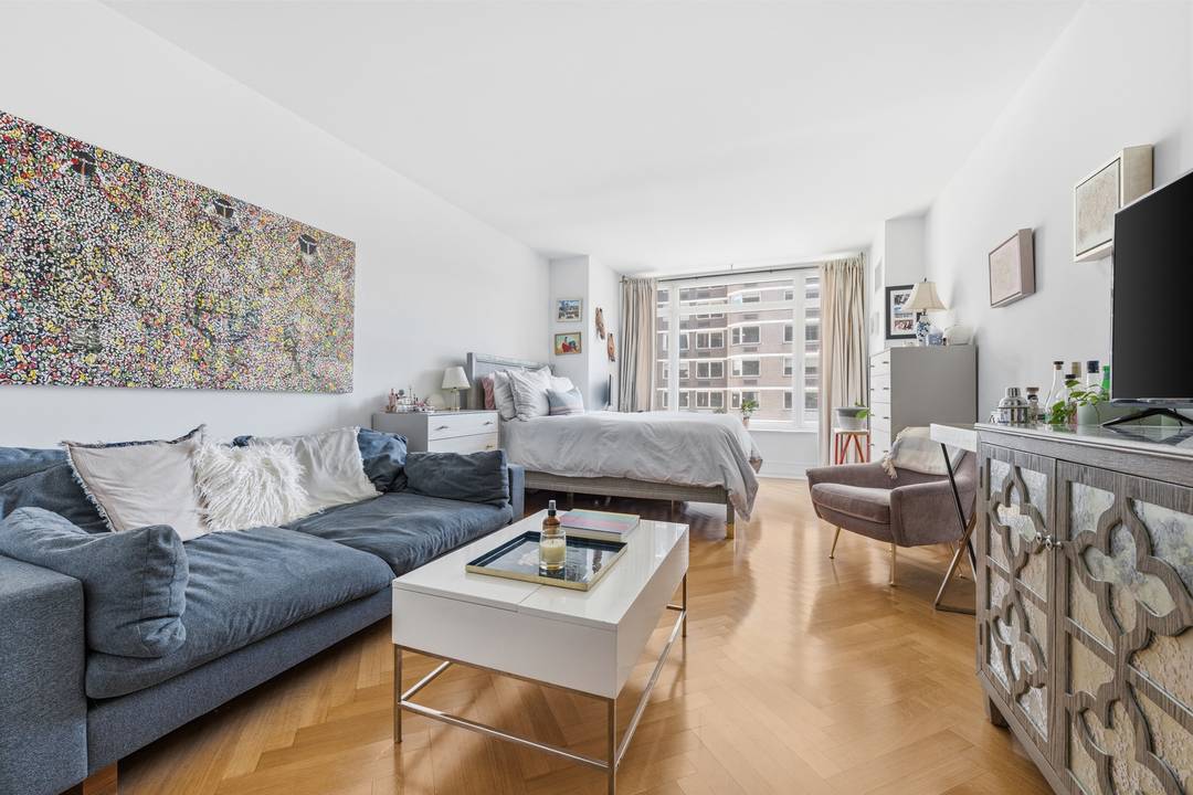 Welcome to this spacious and bright studio at The Brompton, a Robert A.