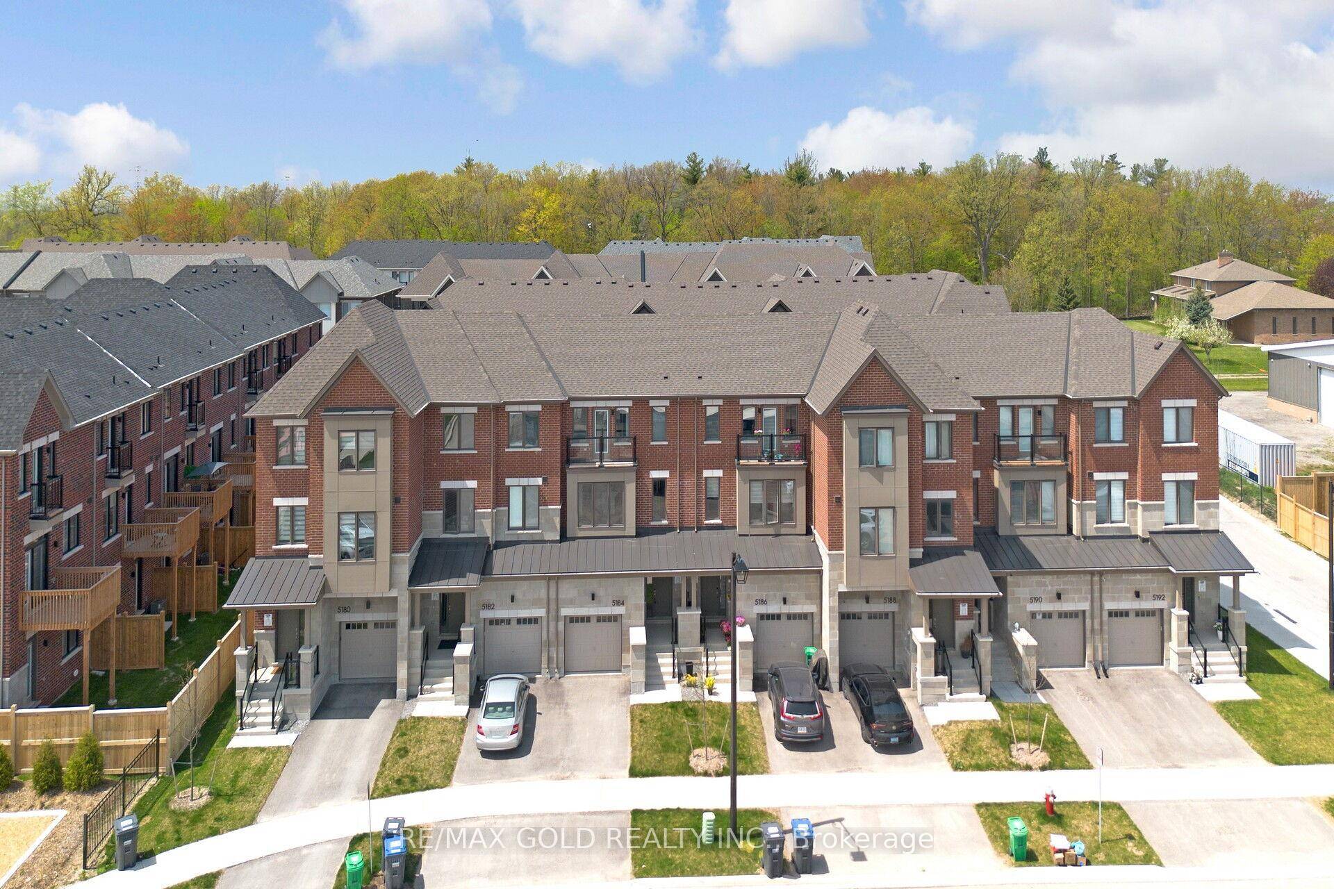 Welcome to this stunning 3 storey freehold townhouse located in the highly sought after Churchill Meadows community.