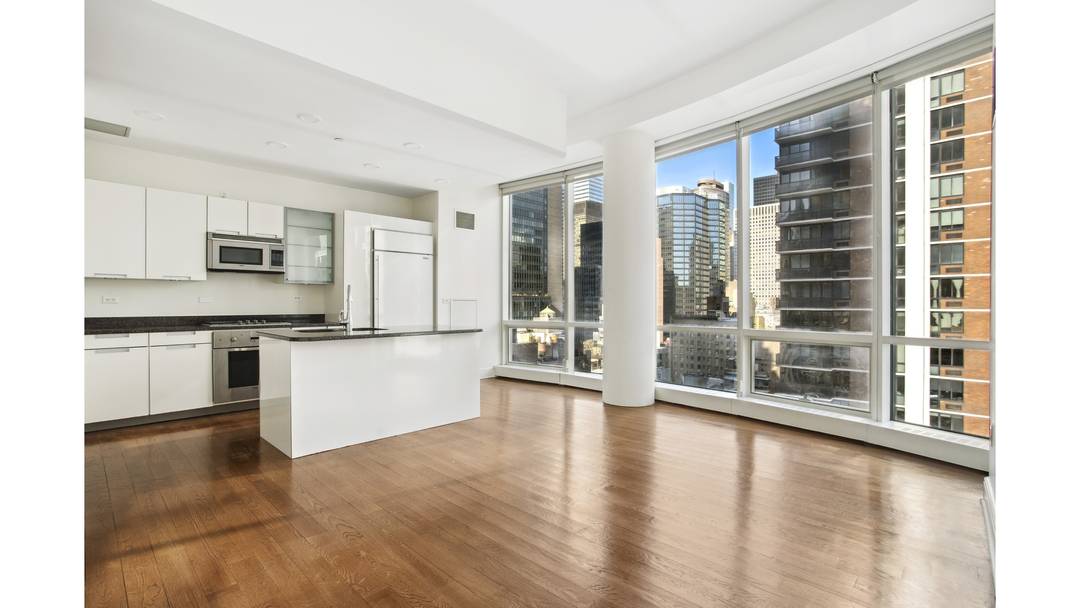 LIVE IN THE HEART OF TURTLE BAY !