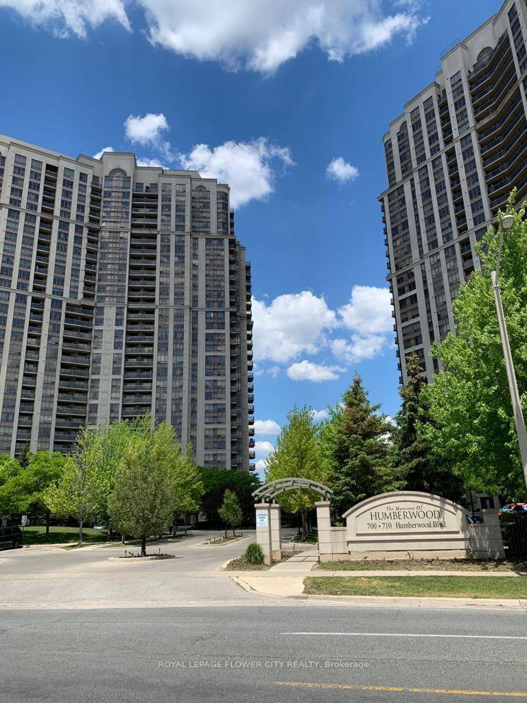 Pristine 2 Bedroom, 2 Full Bathroom corner unit in the luxurious tridel condo mansions of Humber wood.